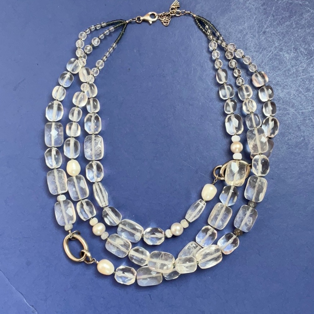 Slipada white heat necklace